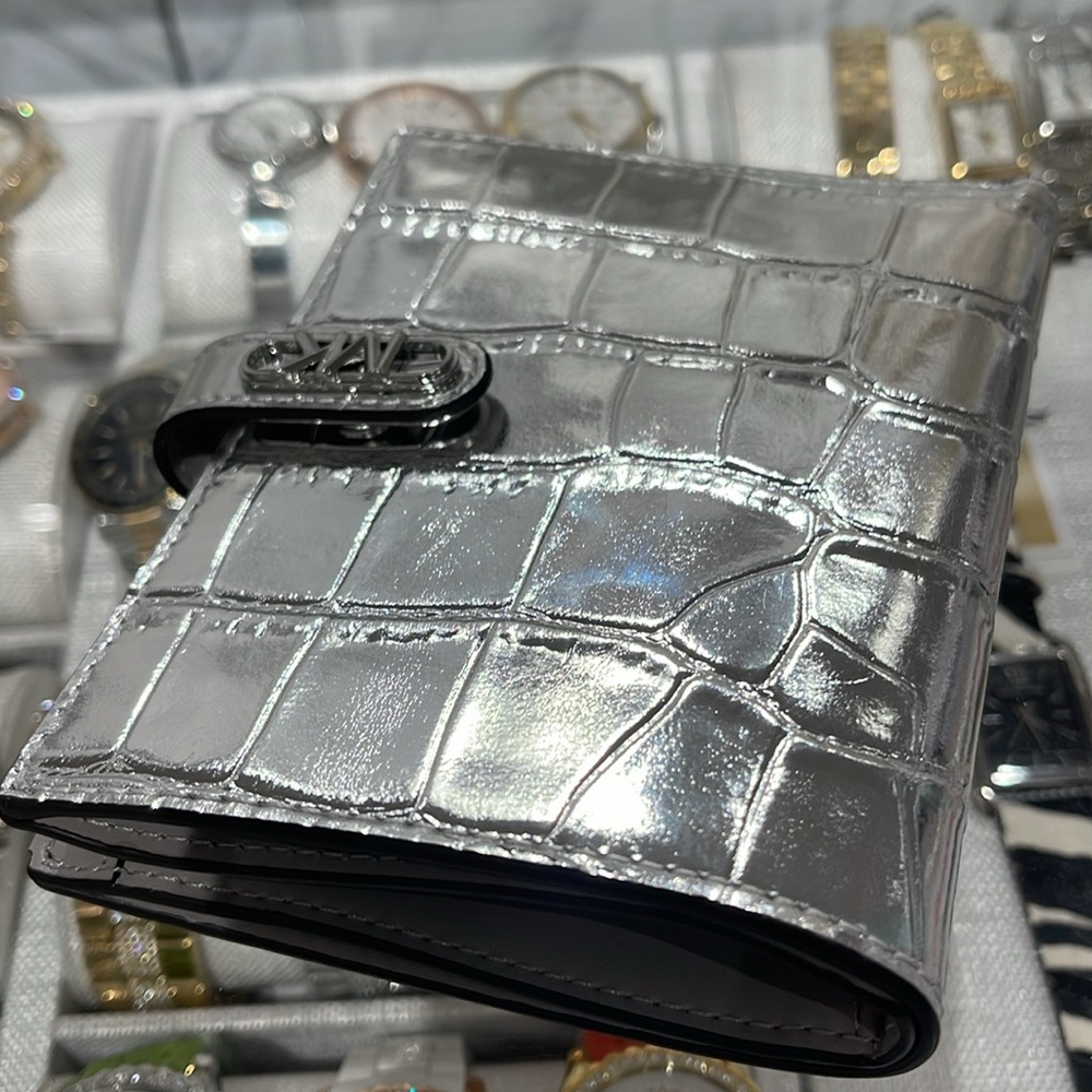 Michael Kors Empire Metallic Crocodile Embossed Leather Passport Wallet NWT - Picture 16 of 16